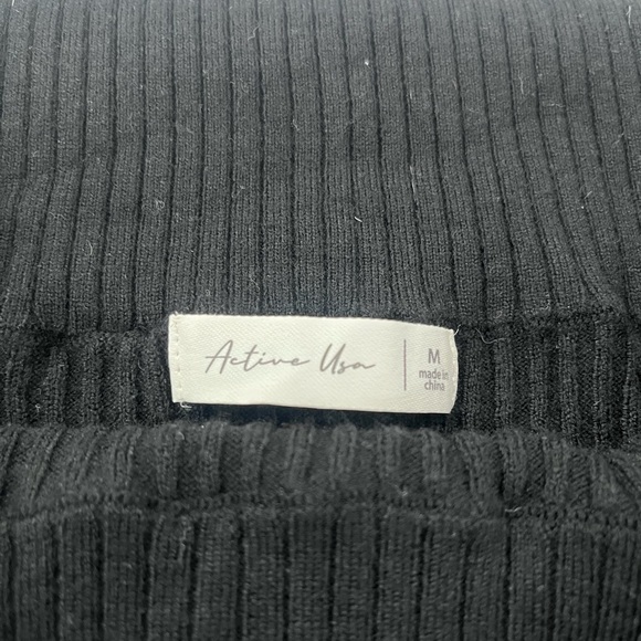 Active USA Ribbed Black Knit Top - Picture 2 of 3